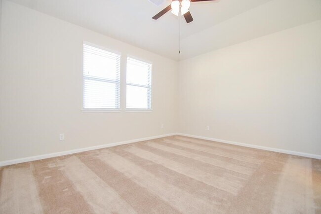 Building Photo - 16922 Sedum Grn