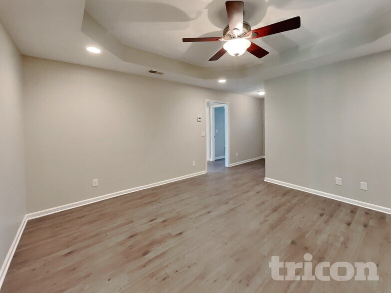 Building Photo - 605 Silverhill Dr