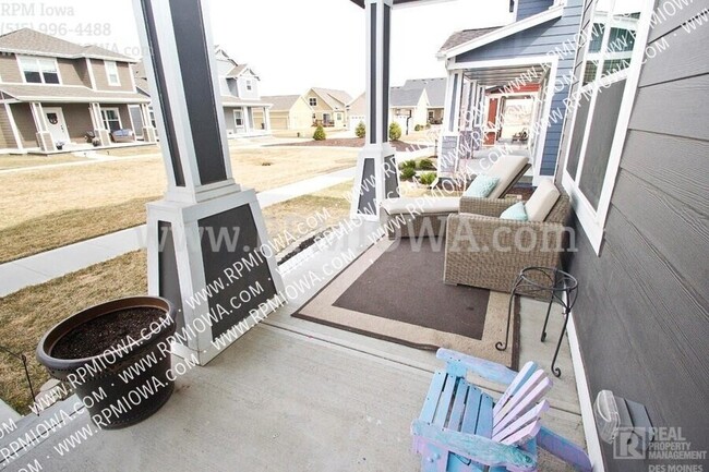Building Photo - 1655 SW Arlan Dr
