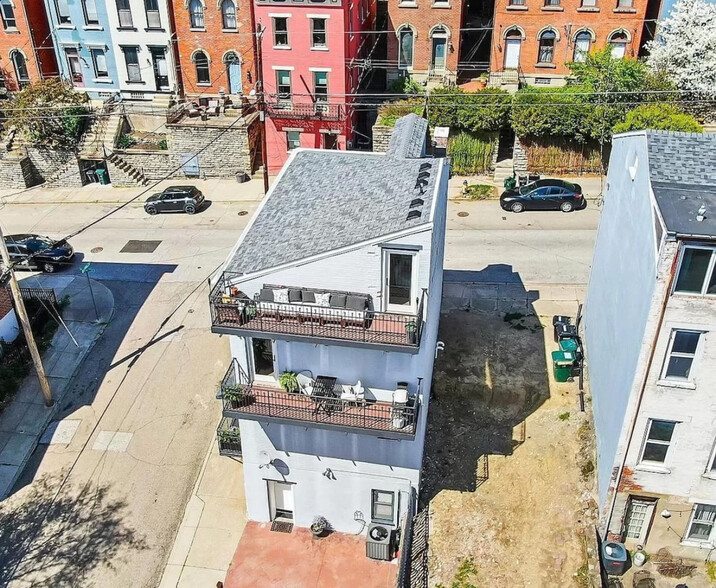 Building Photo - 435 Milton St