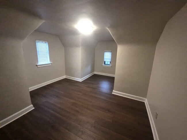 Building Photo - 823 Overlook Ave