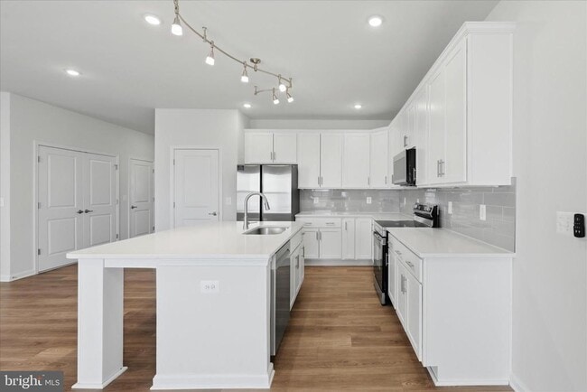 Building Photo - 148 Huntwell W Ave