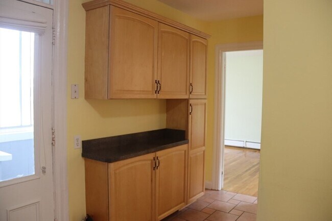 Building Photo - 249 County St