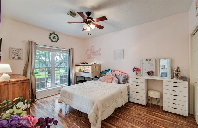 Building Photo - 11311 Chevy Chase Dr