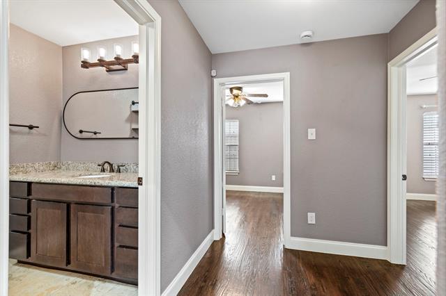 Building Photo - 8406 Lakemont Dr