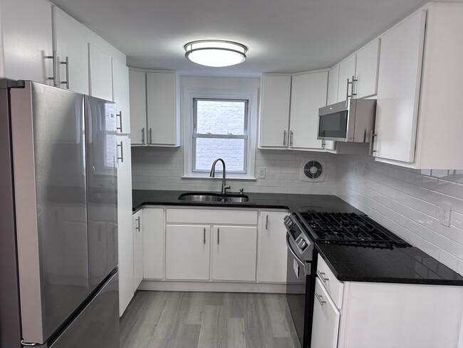 Primary Photo - 6515 Hudson Ave