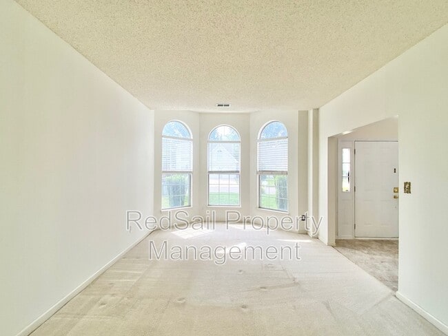 Building Photo - 889 Holbrook Dr