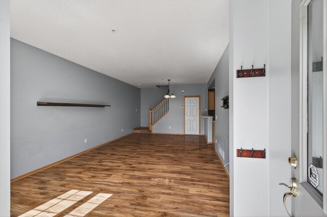 Building Photo - The Lakes Townhome