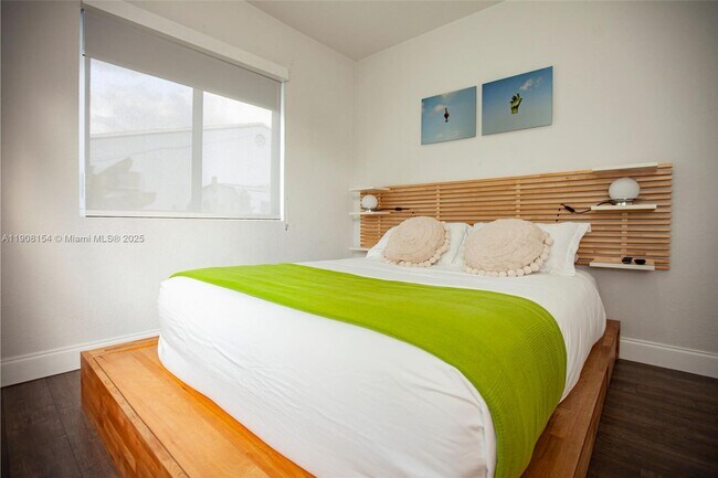 Building Photo - 1050 NW 46th St