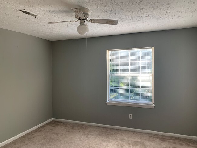 Building Photo - Sandusky Home With Main Level Master Bedroom