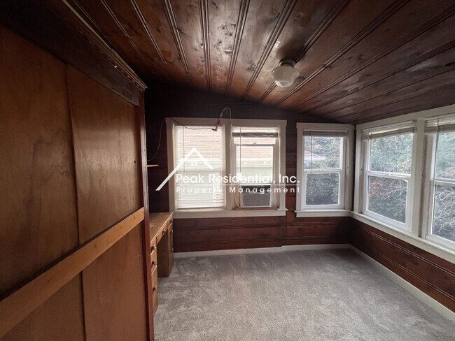 Building Photo - Charming 3bd/1ba Midtown Apartment-Must See!