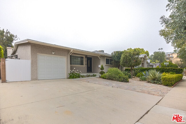 Building Photo - 22022 Lopez St