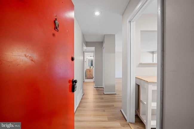 Building Photo - 7204 Donnell Pl