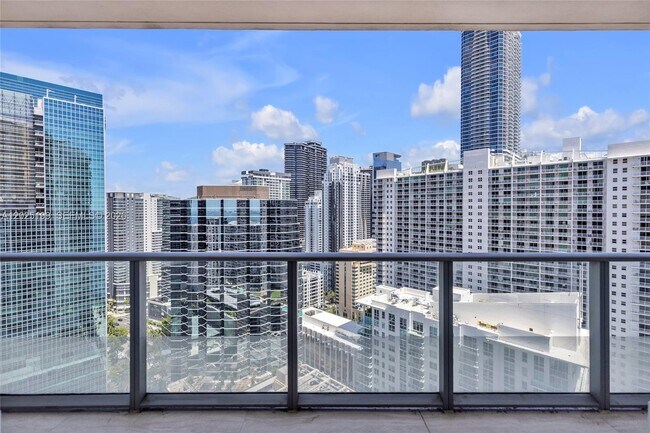 Building Photo - 1300 Brickell Bay Dr