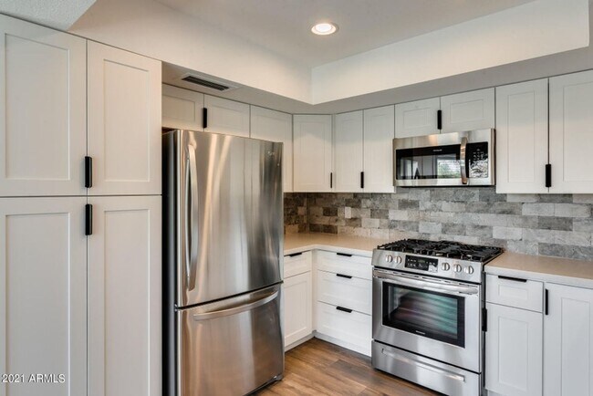 Building Photo - An ABSOLUTE DREAM HOME is waiting for you!...