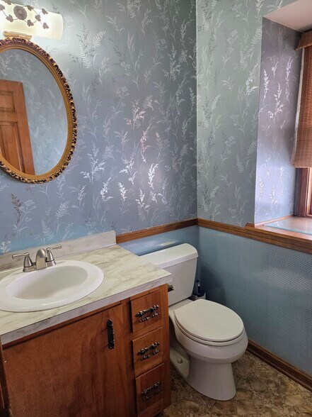 Building Photo - 495 Shadydale Dr