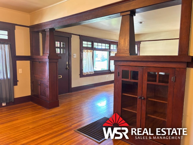 Building Photo - Prime Riverside Location in Wood Streets A...
