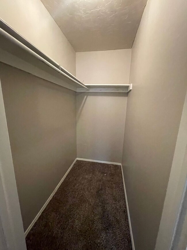Building Photo - 2 Bed Duplex OKC- Move in Deposit-Free! (If Qualified)