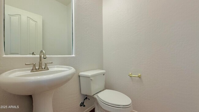Building Photo - 3316 E Kingbird Pl