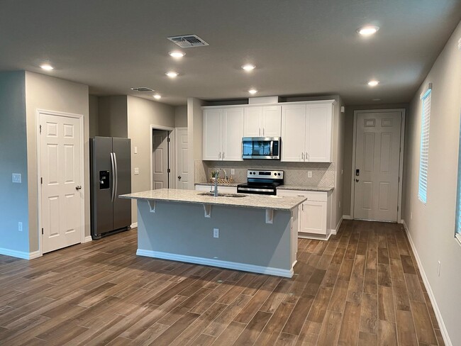 Building Photo - 437 Legacy Lp