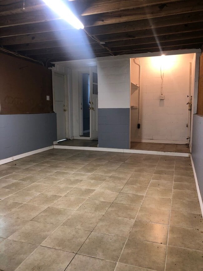 Building Photo - 2201 S Park Ave