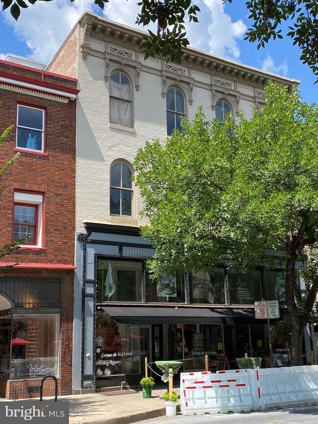 Building Photo - 205 N Market St