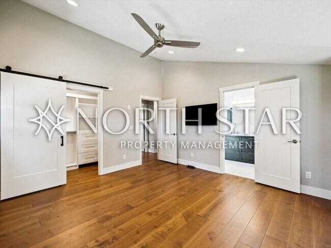 Building Photo - 860 S Skyland Dr