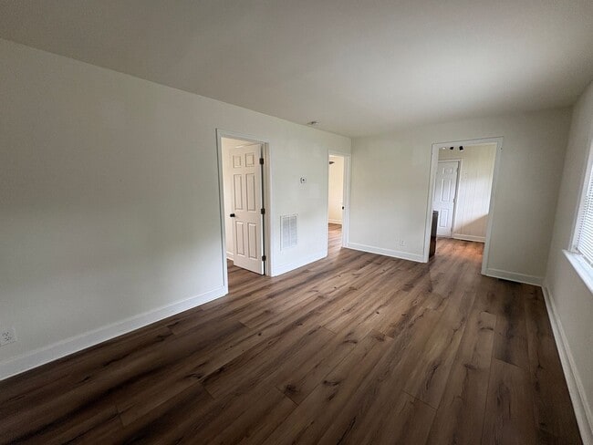 Building Photo - Cozy 2 Bedroom Duplex In NoDa Area