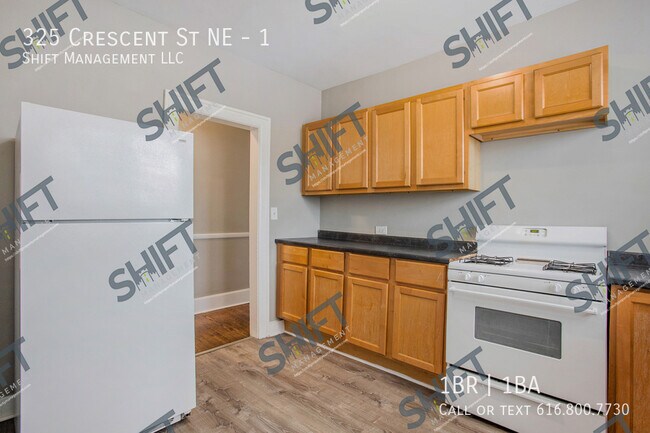 Building Photo - 325 Crescent St NE