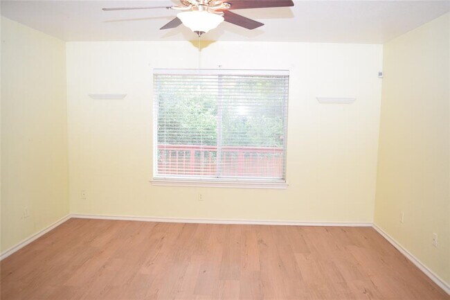 Building Photo - 2418 Willow Way