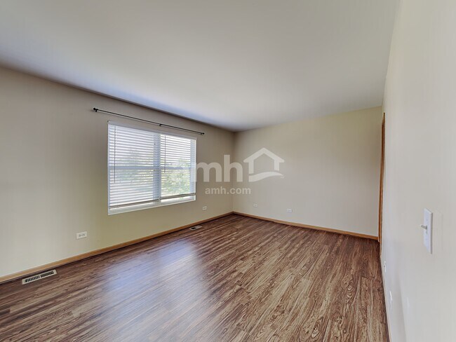 Building Photo - 1708 Lake Pointe Ct