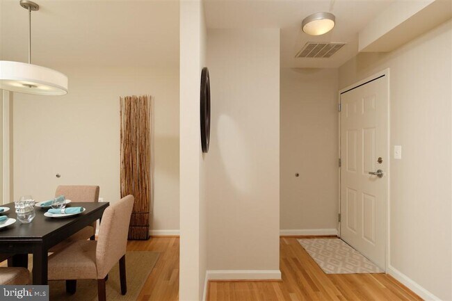 Building Photo - 1308 Clifton St NW