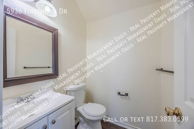 Building Photo - 5936 Firethorn Dr