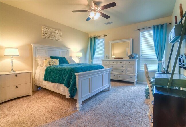 Building Photo - 1412 Willow Vista