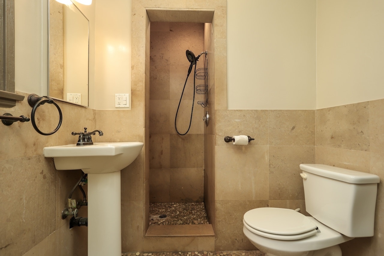 Building Photo - 2587 S Westgate Ave