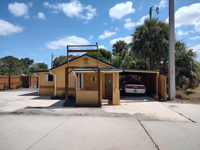 Building Photo - 1330 NE Dixie Hwy