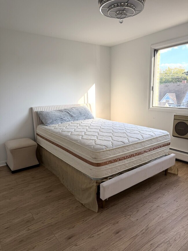 Building Photo - 1415 W Pratt Blvd