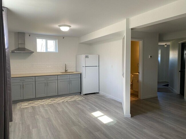 Primary Photo - 55 Clover Ave