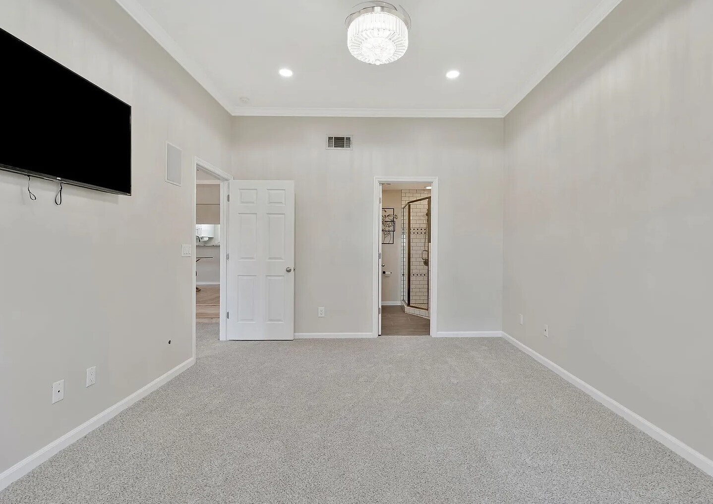 Master bedroom - 145 W End Pl