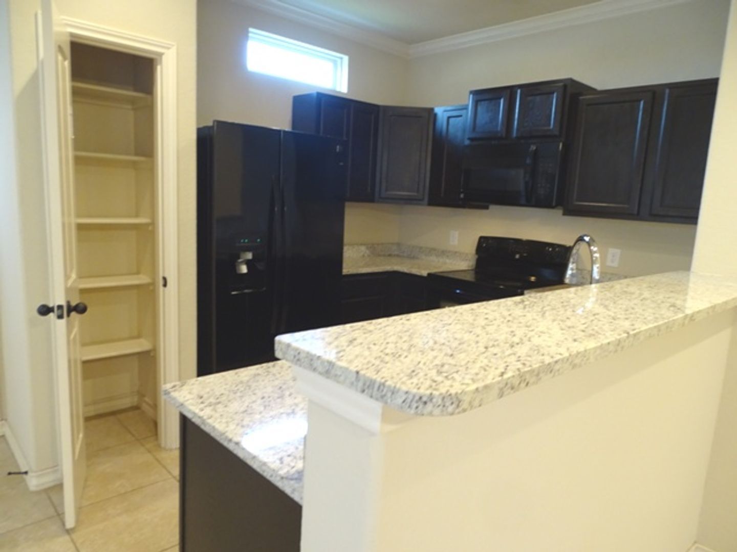 Building Photo - 7054 Lakeview Dr