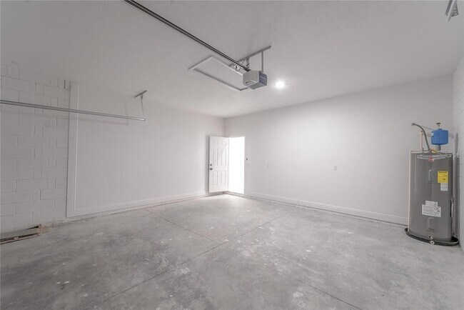 Building Photo - 572 W Bluster Pl