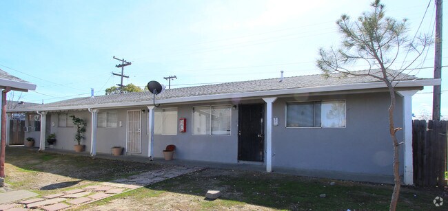Building Photo - Carriage House Apartments