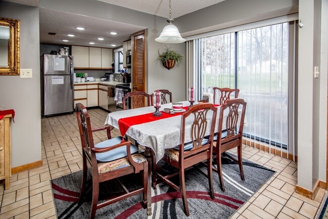 Primary Photo - 2 Bed & 2 Bath Condo