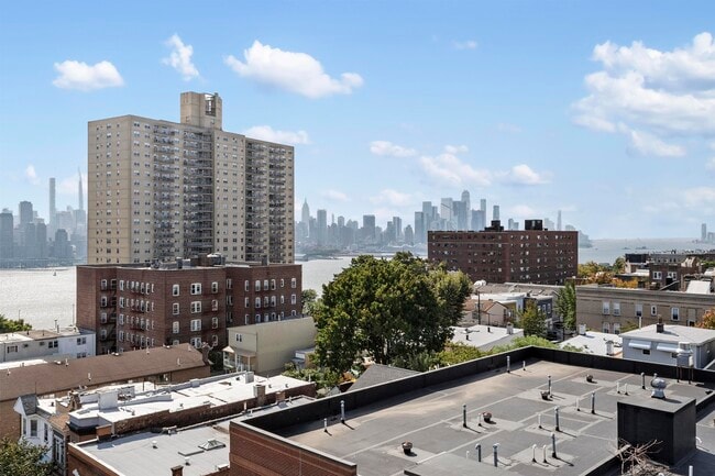 Building Photo - 60 68th St