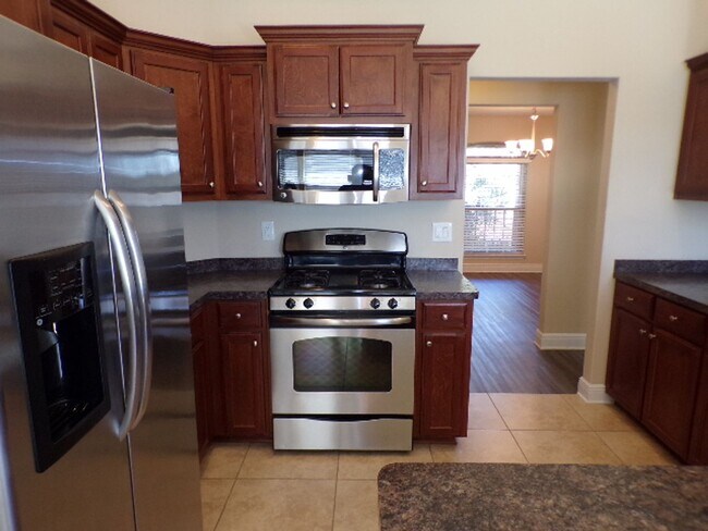 Building Photo - Spacious 3-Bedroom Home