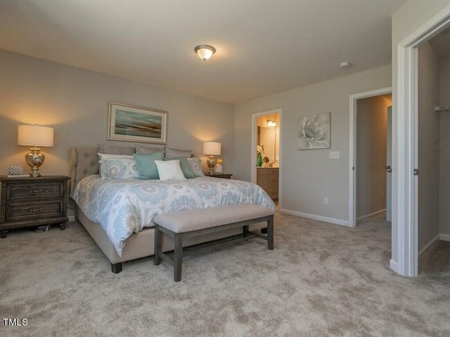 Building Photo - Gorgeous new townhome in the heart of Clay...