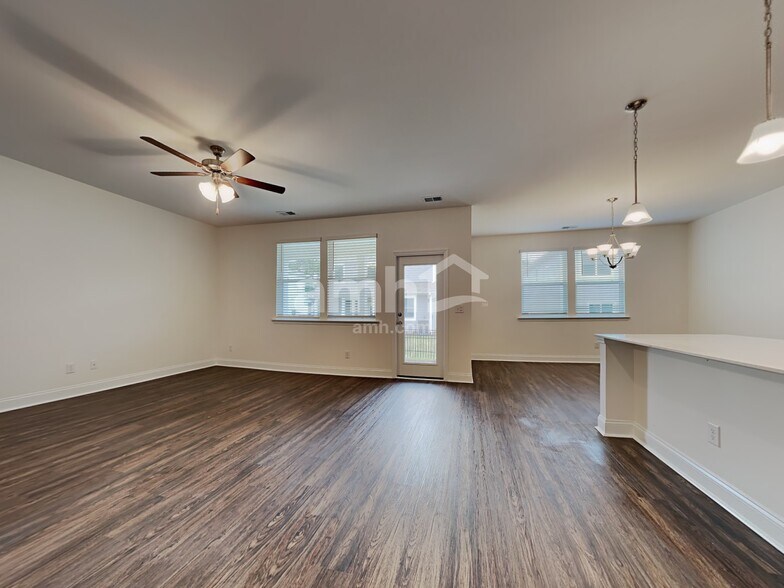 Building Photo - 116 Thatchet Dr