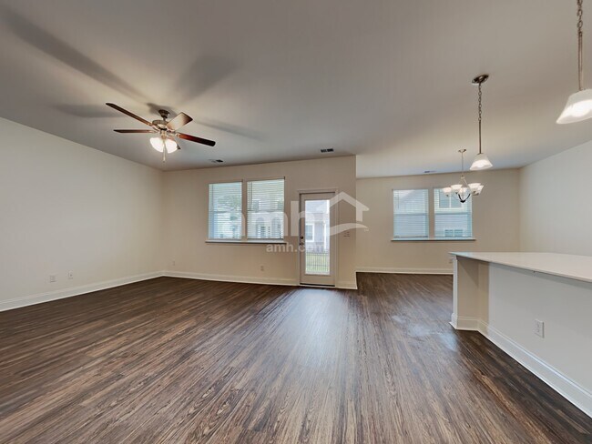 Building Photo - 116 Thatchet Dr