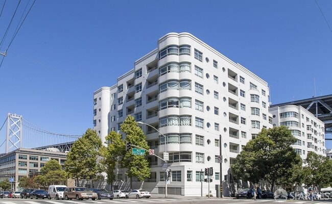 Building Photo - 403 Main St