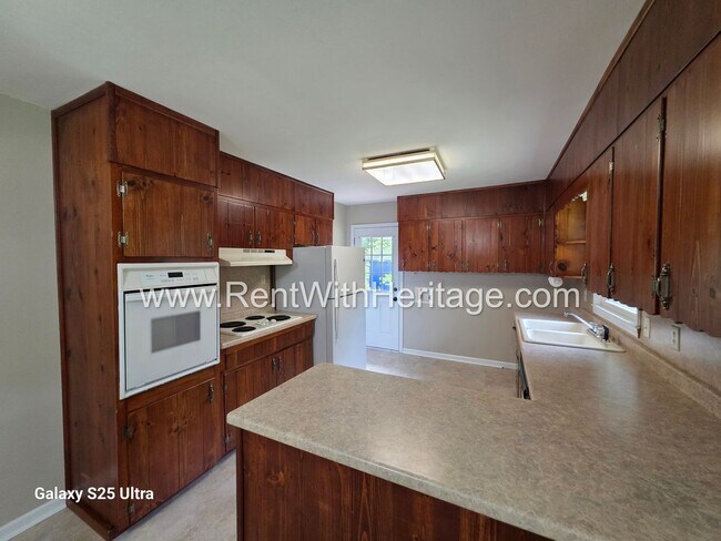Building Photo - WOW!!! GORGEOUS RANCH WITH MANY UPGRADES / GREAT LOCATION/ PRIVATE YARD